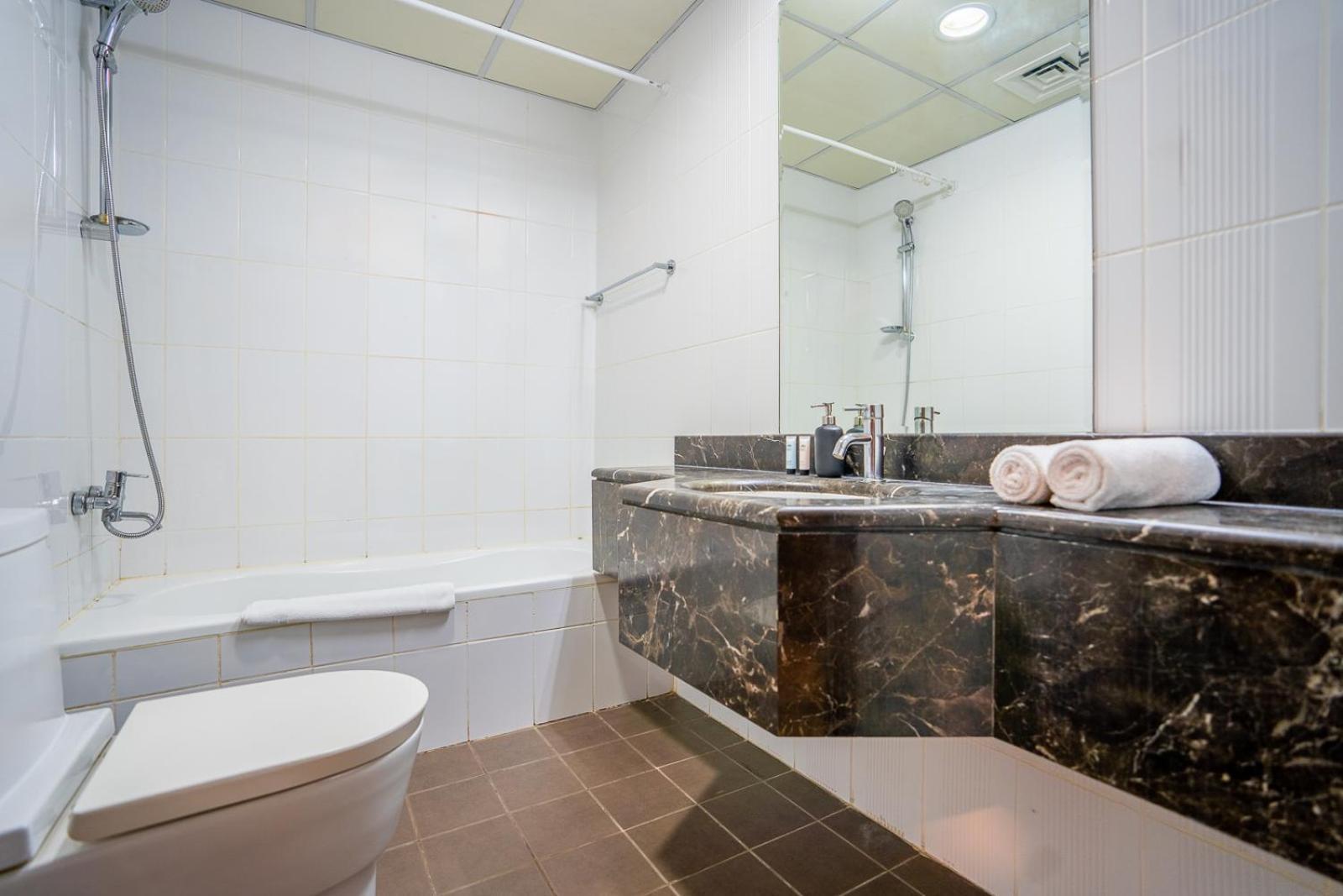Rh- Prime Location, Modern 01br, Walk Away From Mall & Burj Khalifa Apartment