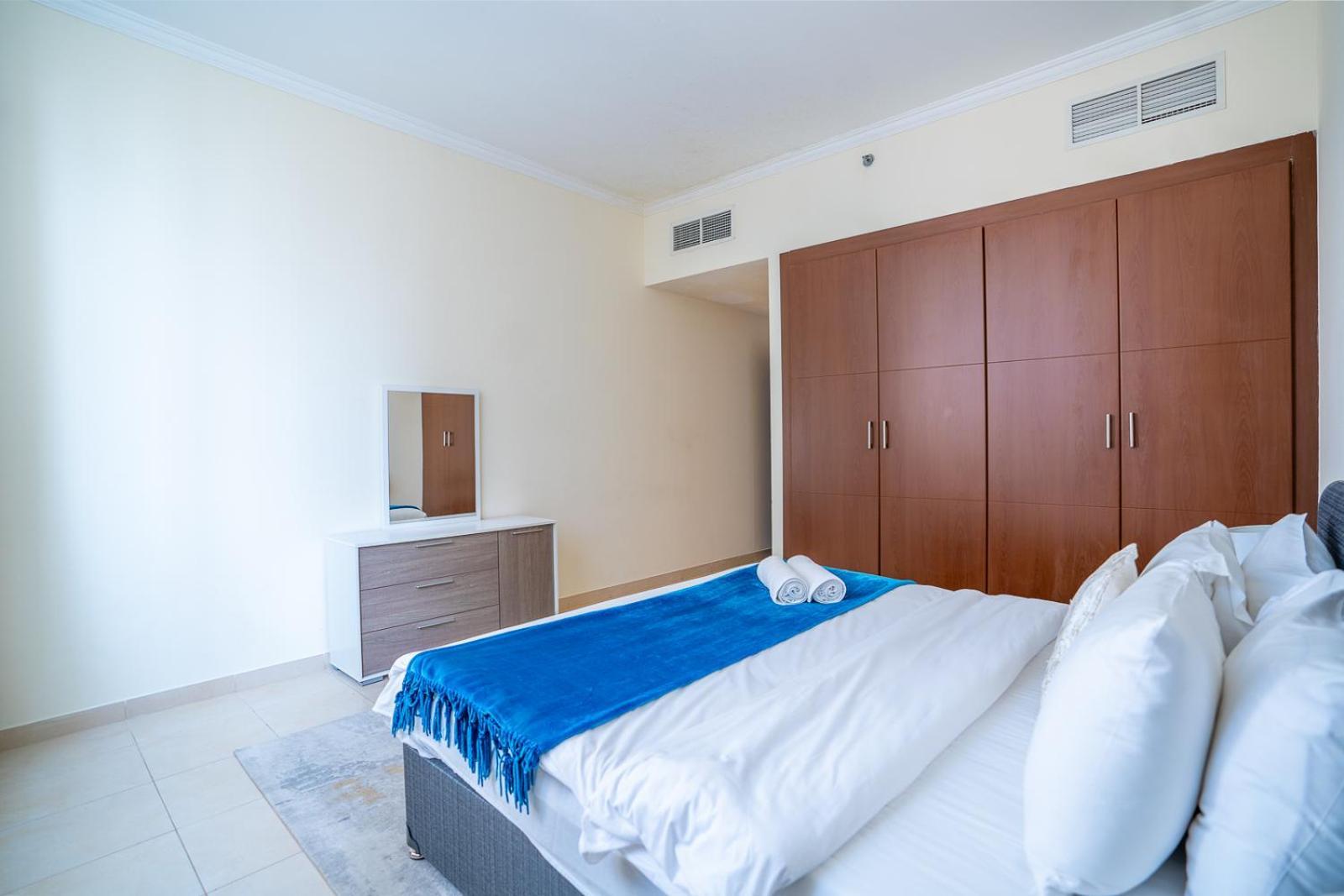 Apartment Rh- Prime Location, Modern 01br, Walk Away From Mall & Burj Khalifa *